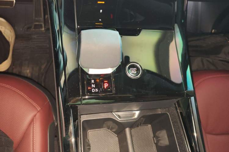 Used Land Rover Range Sport 2025 400 PS Dynamic SE Gear Lever