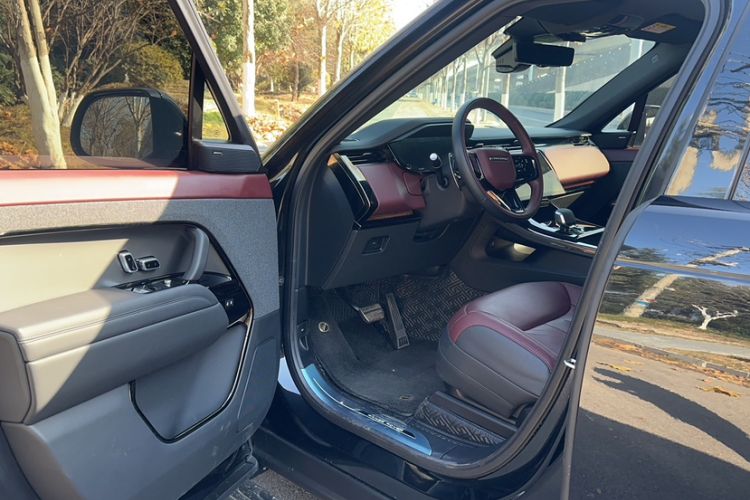 Used Land Rover Range Sport 2025 400 PS Dynamic SE Interior 1