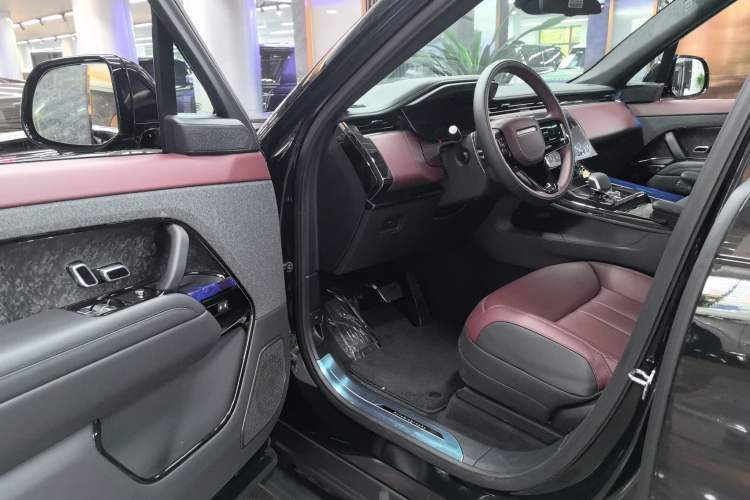 Used Land Rover Range Sport 2025 400 PS Flagship Version Interior 2