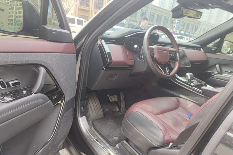 Used Land Rover Range Sport 2025 400 PS Dynamic SE Interior 3
