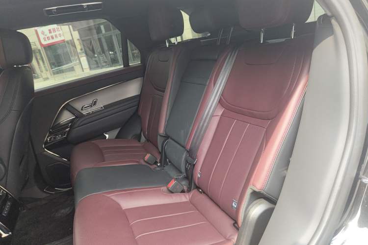 Used Land Rover Range Sport 2025 400 PS Dynamic SE Interior 4