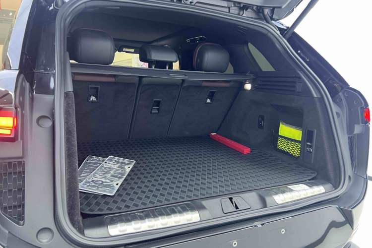 Used Land Rover Range Sport 2025 400PS Stealth Edition Interior 8