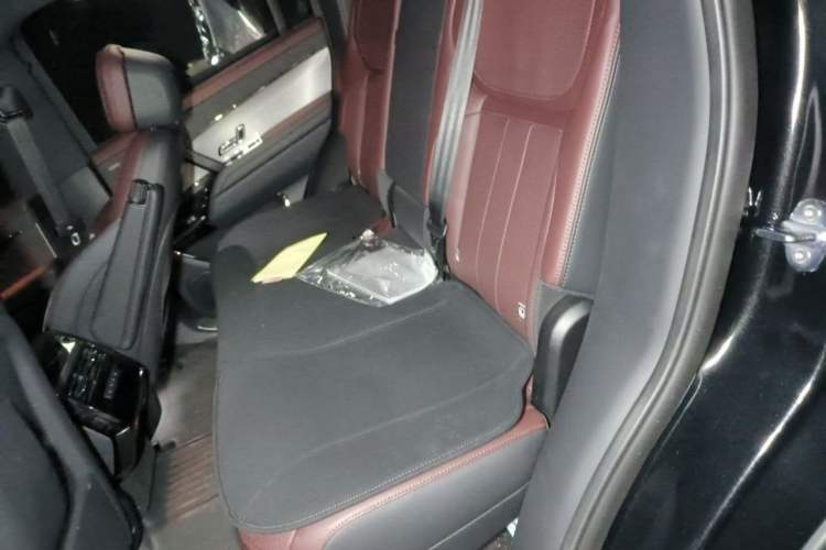 Used Land Rover Range Sport 2025 400 PS Dynamic SE Left Rear Seat