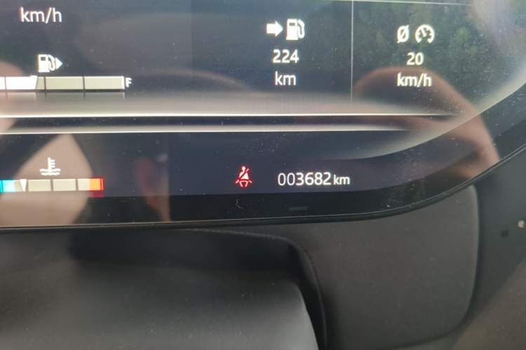 Used Land Rover Range Sport 2025 360 PS S Odometer Close Up