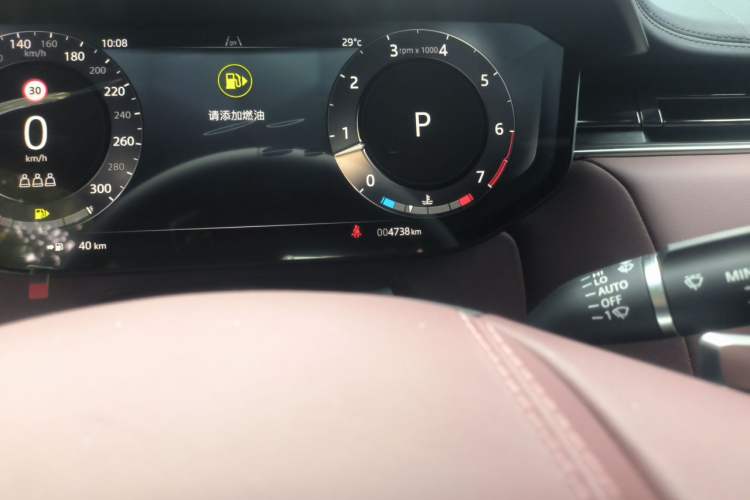 Used Land Rover Range Sport 2025 400PS Dynamic HSE Odometer Close Up