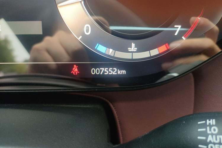 Used Land Rover Range Sport 2025 400PS Stealth Edition Odometer Close Up