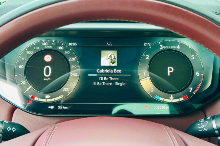 Used Land Rover Range Sport 2025 400 PS Dynamic SE Odometer Close Up