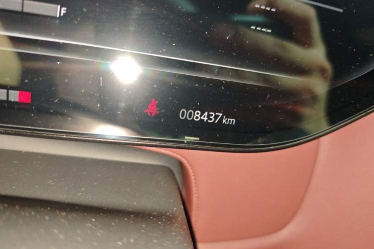 Used Land Rover Range Sport 2025 400 PS Dynamic SE Odometer Close Up
