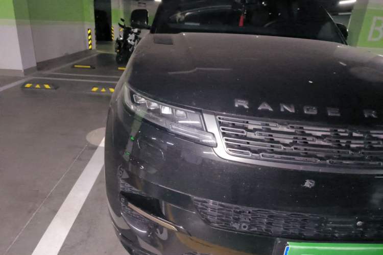 Used Land Rover Range Sport 2025 400 PS Dynamic SE Right Front Headlight