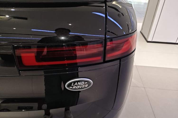 Used Land Rover Range Sport 2025 400 PS Dynamic SE Right Rear Taillight