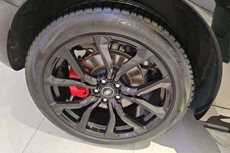 Used Land Rover Range Sport 2025 400 PS Dynamic SE Right Rear Wheel Hub