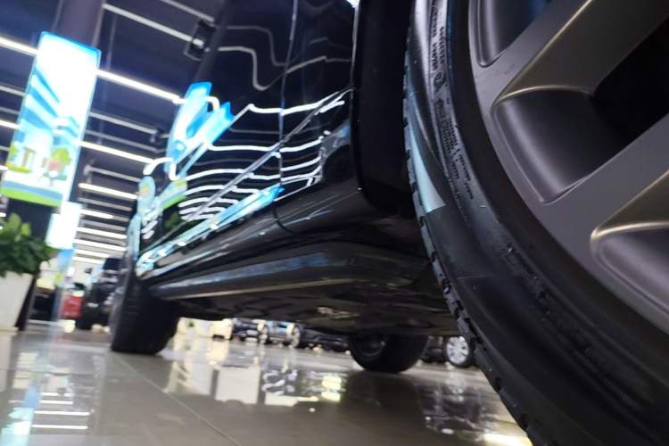 Used Land Rover Range Sport 2025 400 PS Dynamic SE Right Side Sill