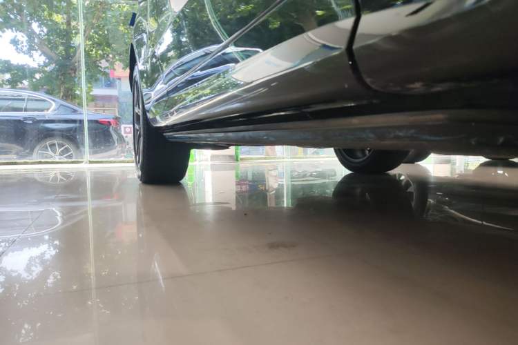 Used Land Rover Range Sport 2025 400 PS Dynamic SE Right Side Sill