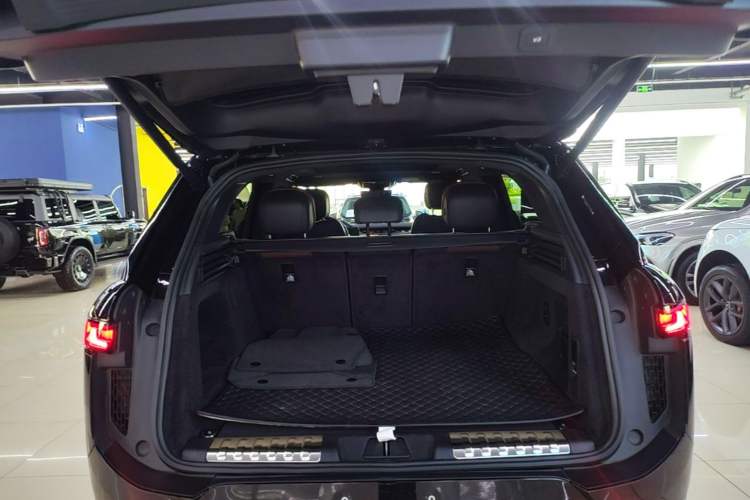 Used Land Rover Range Sport 2025 400 PS Dynamic SE Trunk