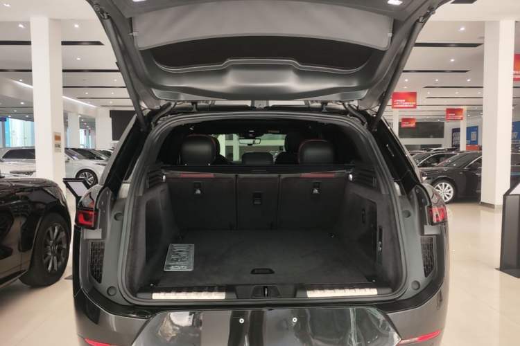 Used Land Rover Range Sport 2025 400 PS Dynamic SE Trunk
