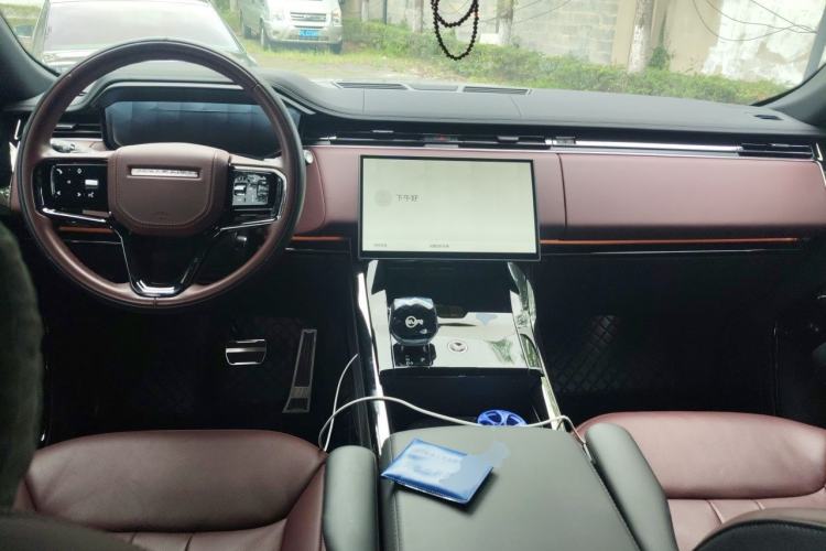 Used Land Rover Range Sport 2025 400 PS Dynamic SE Center Console