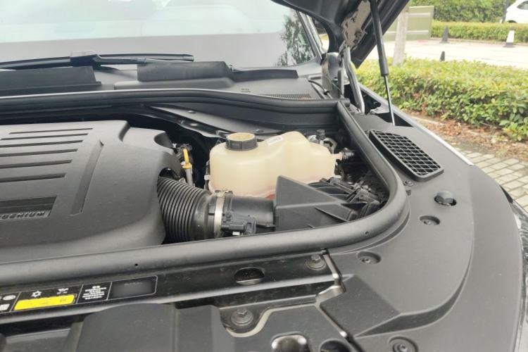 Used Land Rover Range Sport 2025 400 PS Dynamic SE Engine Bay Left