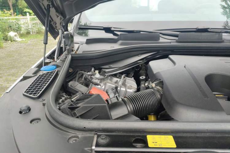 Used Land Rover Range Sport 2025 400 PS Dynamic SE Engine Bay Right