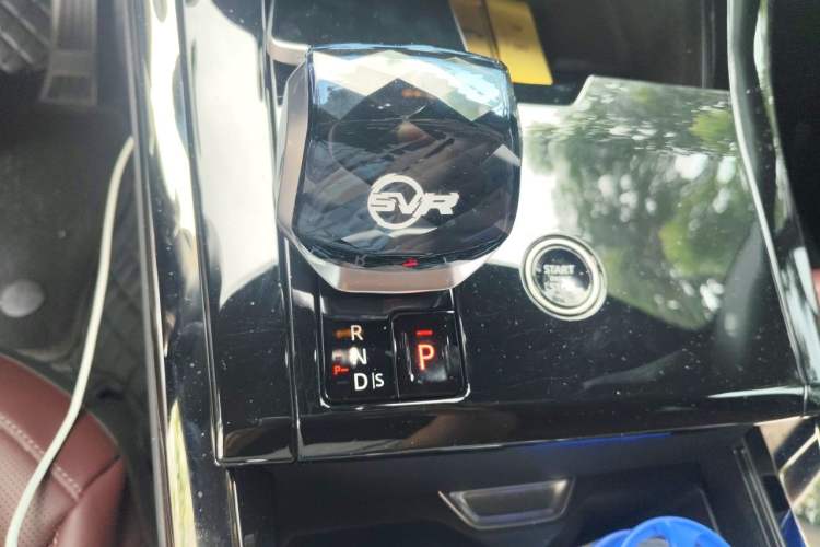 Used Land Rover Range Sport 2025 400 PS Dynamic SE Gear Lever