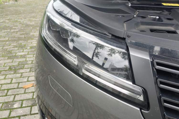 Used Land Rover Range Sport 2025 400 PS Dynamic SE Right Front Headlight