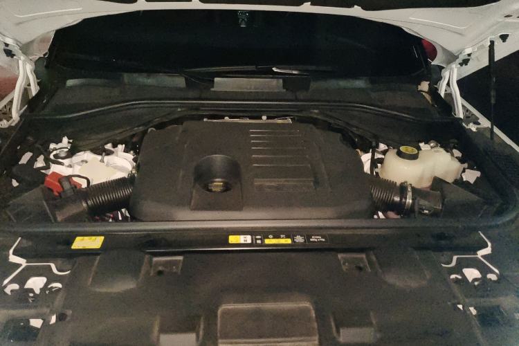 Used Land Rover Range Sport 2025 400 PS Dynamic SE Engine Bay