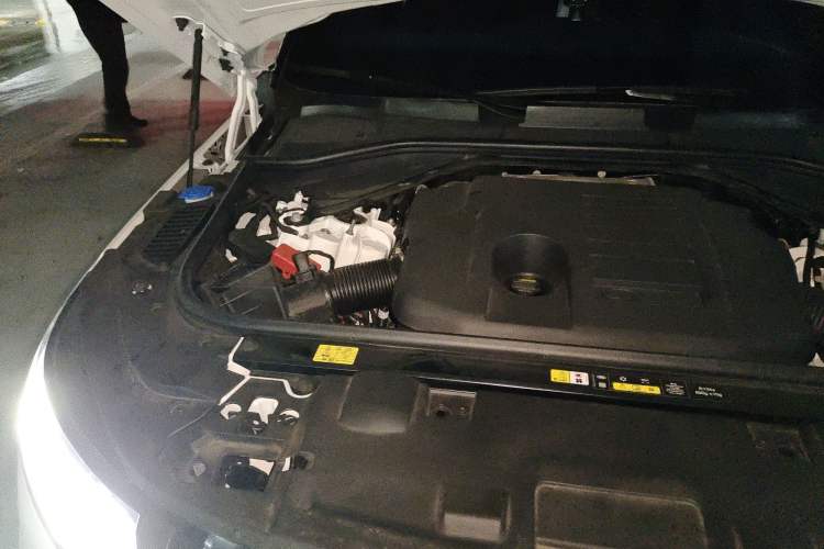 Used Land Rover Range Sport 2025 400 PS Dynamic SE Engine Bay Right
