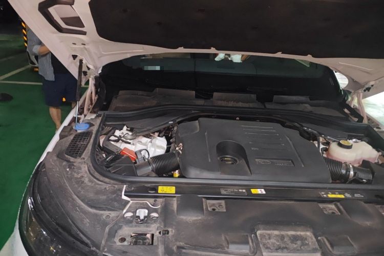Used Land Rover Range Sport 2025 400 PS Dynamic SE Engine Bay Right