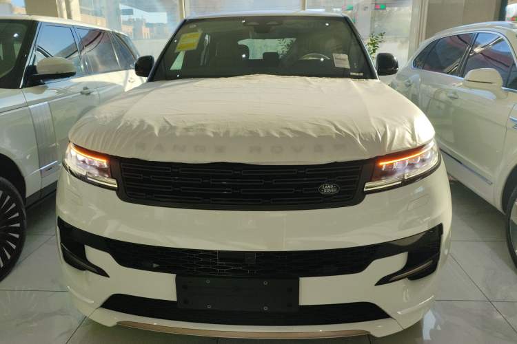Used Land Rover Range Sport 2025 400 PS Dynamic SE Exterior 1
