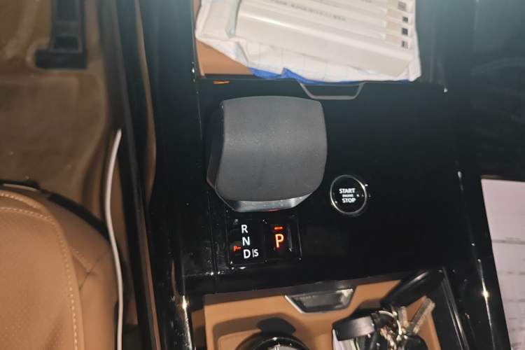 Used Land Rover Range Sport 2025 400 PS Dynamic SE Gear Lever