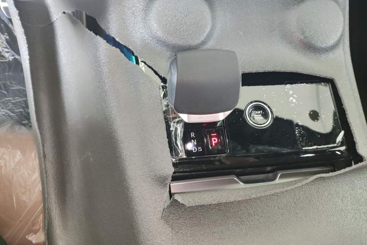 Used Land Rover Range Sport 2025 400 PS Dynamic SE Gear Lever