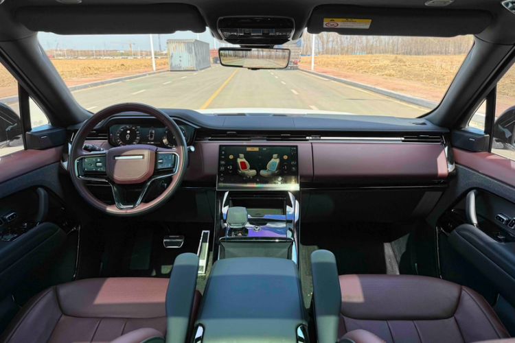 Used Land Rover Range Sport 2025 400 PS Dynamic SE Interior 12