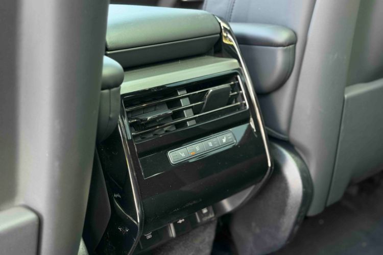 Used Land Rover Range Sport 2025 400 PS Dynamic SE Interior 9