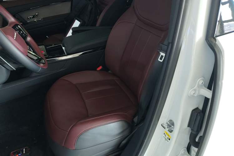 Used Land Rover Range Sport 2025 400 PS Dynamic SE Left Front Seat