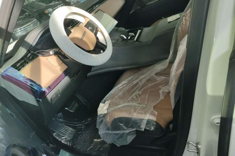 Used Land Rover Range Sport 2025 400 PS Dynamic SE Left Front Seat