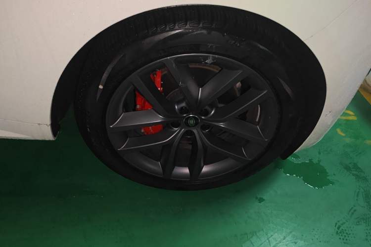 Used Land Rover Range Sport 2025 400 PS Dynamic SE Right Front Wheel Hub