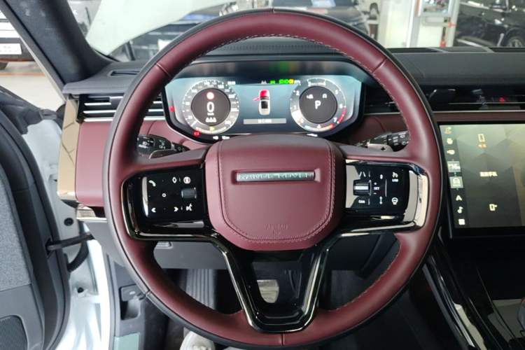 Used Land Rover Range Sport 2025 400 PS Dynamic SE Steering Wheel