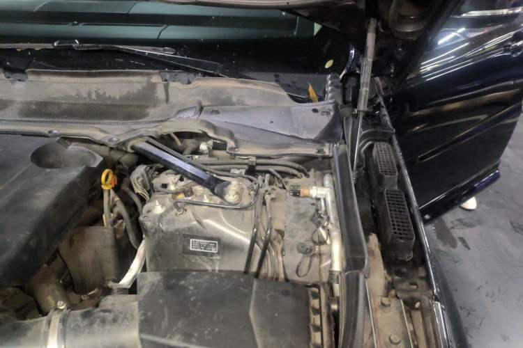 Used Land Rover Range SportNew Energy 2018 P400e Engine Bay Left