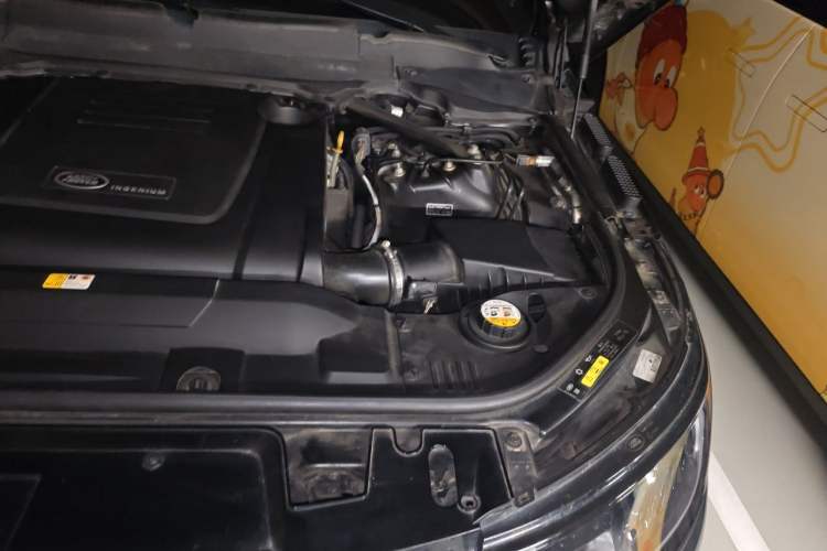 Used Land Rover Range SportNew Energy 2018 P400e Engine Bay Left