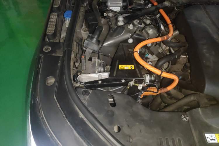 Used Land Rover Range SportNew Energy 2018 P400e Engine Bay Right