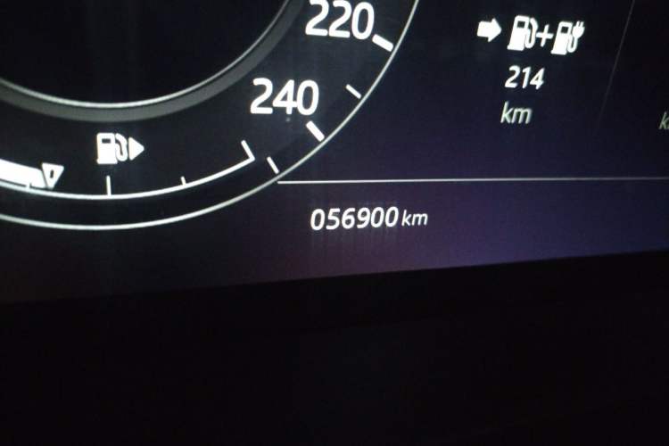 Used Land Rover Range SportNew Energy 2018 P400e Odometer Close Up