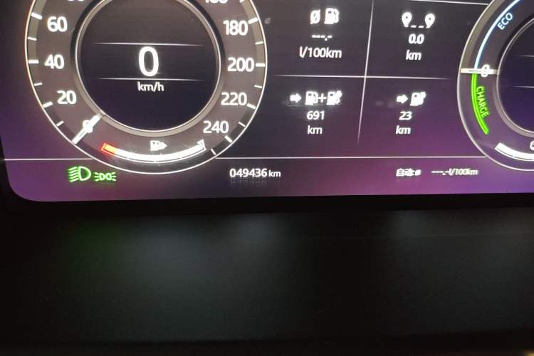 Used Land Rover Range SportNew Energy 2018 P400e Odometer Close Up