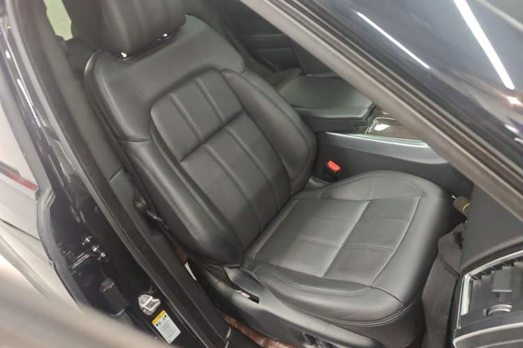 Used Land Rover Range SportNew Energy 2018 P400e Right Front Seat