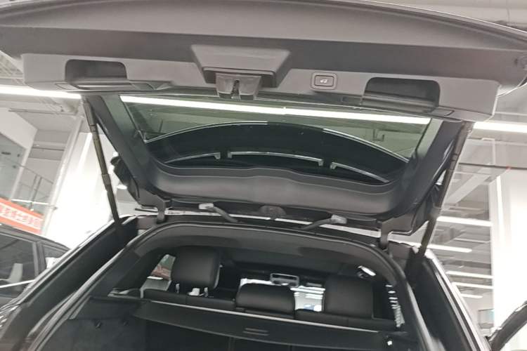 Used Land Rover Range SportNew Energy 2018 P400e Trunk