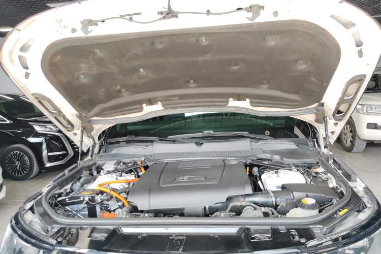 Used Land Rover Range SportNew Energy 2018 P400e Engine Bay