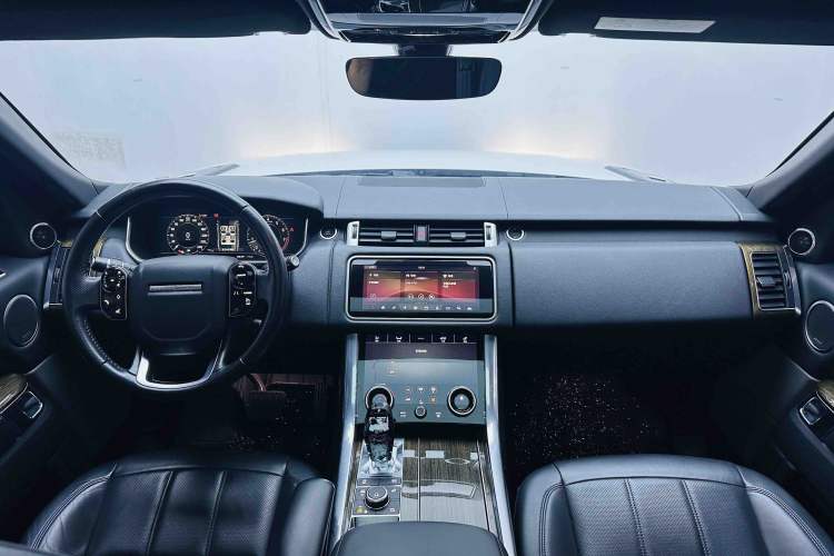 Used Land Rover Range SportNew Energy 2018 P400e Center Console
