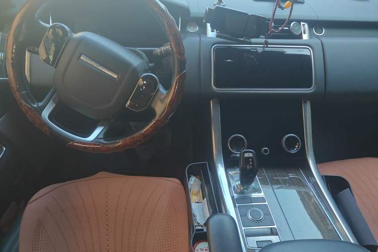 Used Land Rover Range SportNew Energy 2018 P400e Center Console