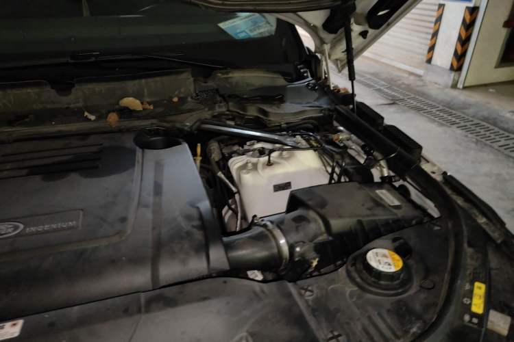Used Land Rover Range SportNew Energy 2018 P400e Engine Bay Left