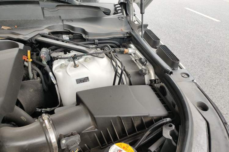 Used Land Rover Range SportNew Energy 2018 P400e Engine Bay Left