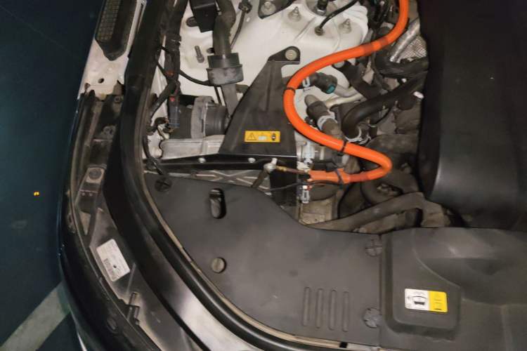 Used Land Rover Range SportNew Energy 2018 P400e Engine Bay Right