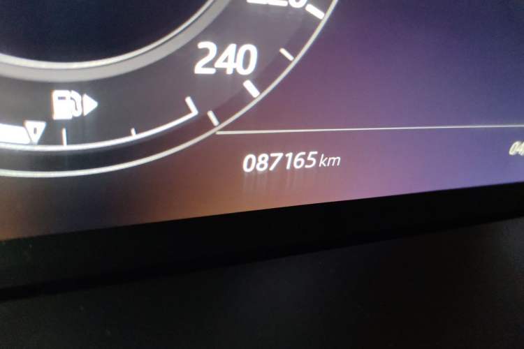 Used Land Rover Range SportNew Energy 2018 P400e Odometer Close Up